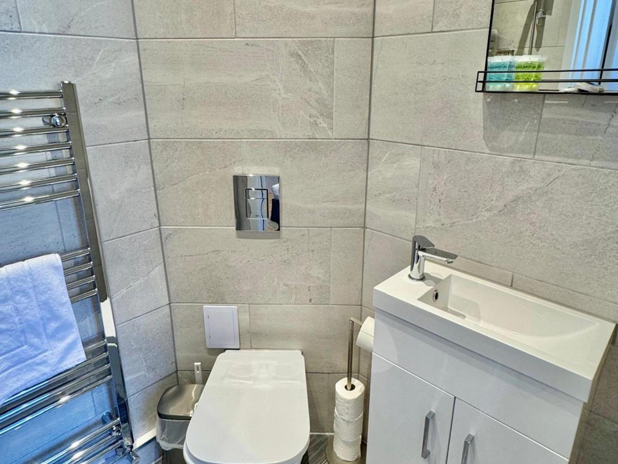 Apartment Chic Ensuite - 10% Off - 3 Min To Trains -pass The Keys London