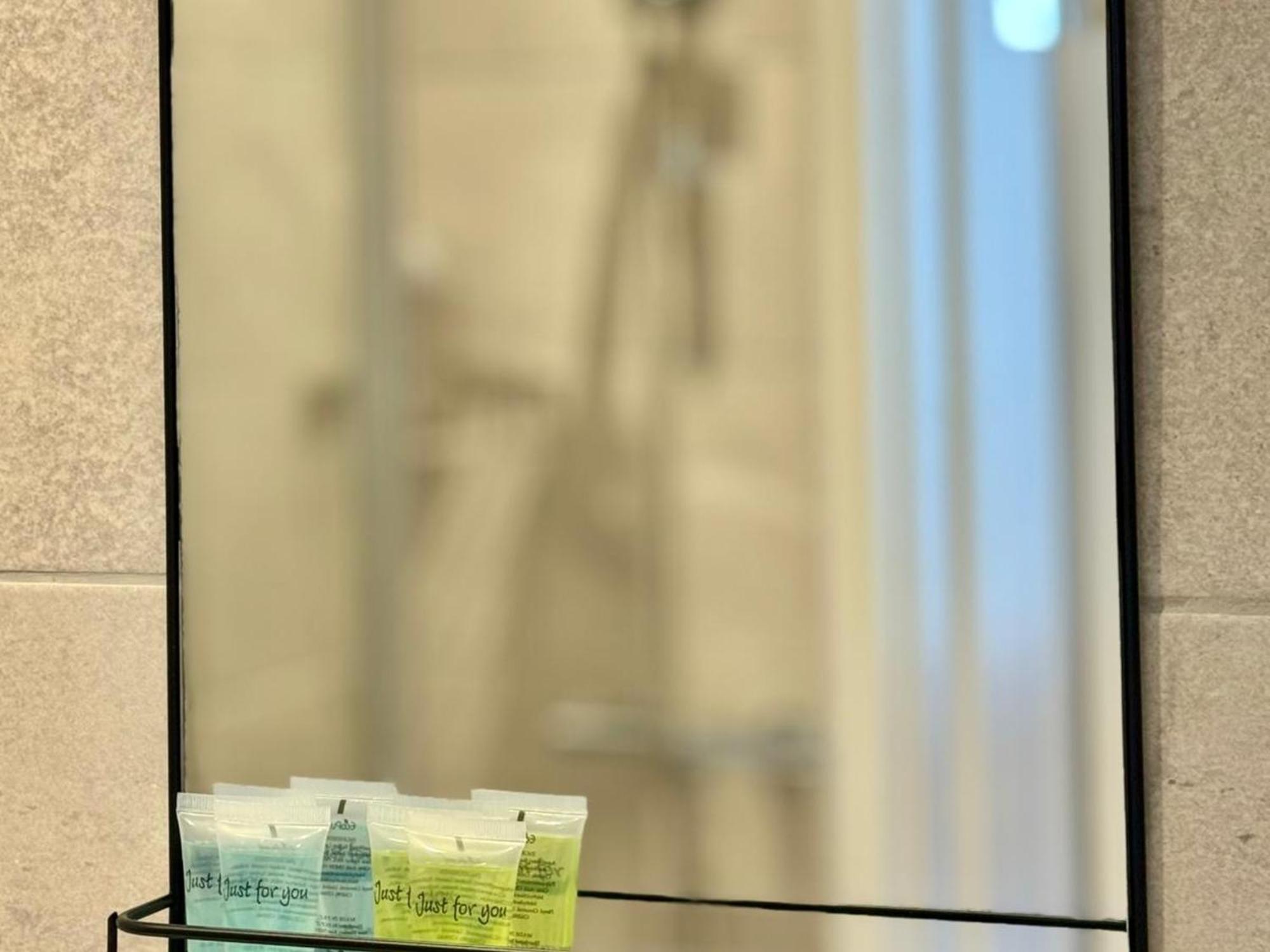 Chic Ensuite - 10% Off - 3 Min To Trains -pass The Keys Apartment